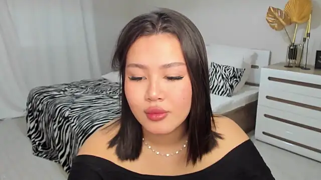 Brunette Charm online show from 04/10/26, 11:15