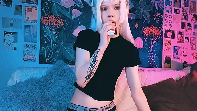 PeacchyPawss online show from 12/23/25, 07:28