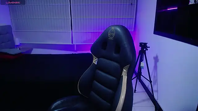 Snapshot of Kendall_fox_x chatting on 12/15/25, 08:13 Kendall fox x online show from 12/15/25, 08:13