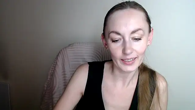 LiaSeass  online show from 06/24/26, 12:04