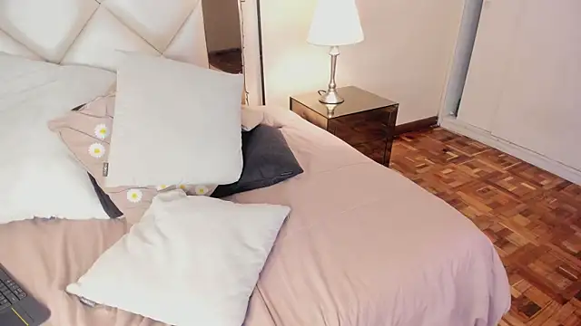 LizzCarter  online show from 01/05/26, 05:27