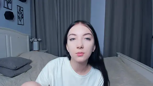 Snapshot of JanettVeld chatting on 12/15/25, 10:08 JanettVeld online show from 12/15/25, 10:08