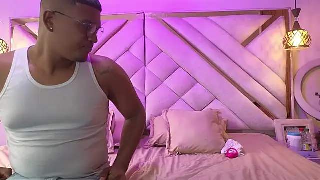 Snapshot of machaybear chatting on 12/17/25, 11:49 machaybear online show from 12/17/25, 11:49