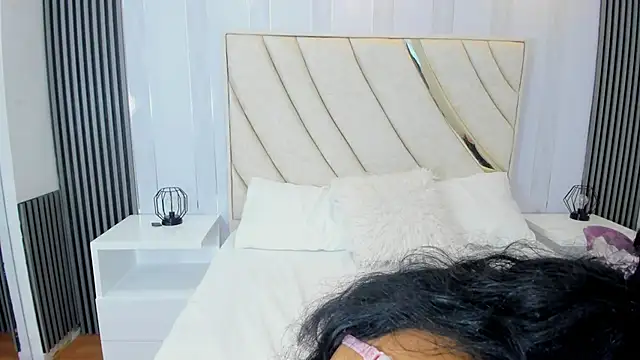 Snapshot of cherry_pink_ chatting on 12/20/25, 11:50 cherry pink online show from 12/20/25, 11:50