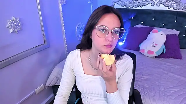 Snapshot of VioletSantana chatting on 12/16/25, 07:41 VioletSantana online show from 12/16/25, 07:41