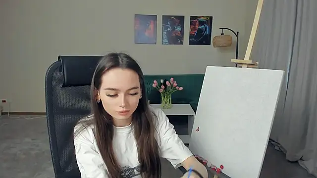 Snapshot of YvonneRobes chatting on 12/14/25, 12:10 YvonneRobes online show from 12/14/25, 12:10