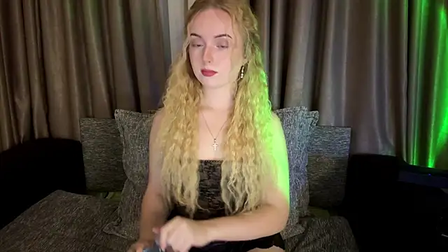 Dari Foxx online show from 04/11/26, 11:20