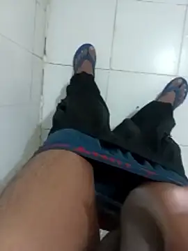 Snapshot of bigg_dickkk69 chatting on 01/10/26, 12:29 bigg dickkk69 online show from 01/10/26, 12:29