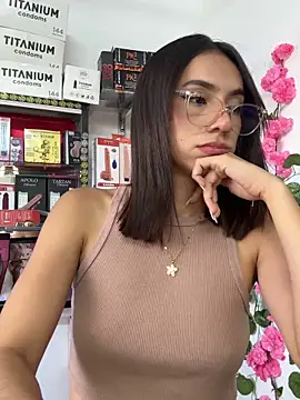 lunaluxury22 online show from 02/18/26, 03:19