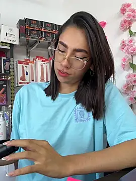 lunaluxury22 online show from 02/20/26, 02:17