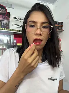 lunaluxury22 online show from 03/30/26, 01:45