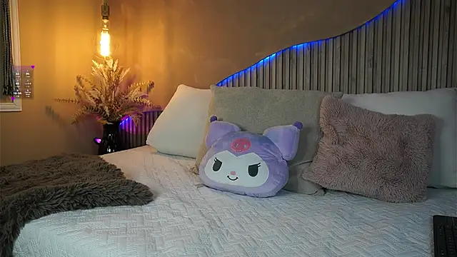 Snapshot of CloeThomsonx chatting on 12/13/25, 07:53 CloeThomsonx online show from 12/13/25, 07:53