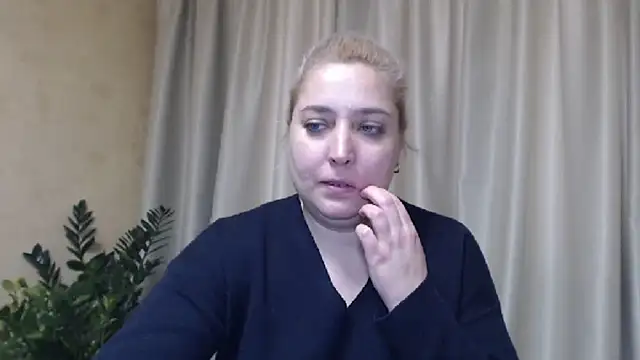 Snapshot of sweetpussy13 chatting on 02/06/25, 09:53 sweetpussy13 online show from 02/06/25, 09:53