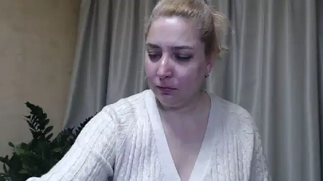 Snapshot of sweetpussy13 chatting on 03/13/25, 04:05 sweetpussy13 online show from 03/13/25, 04:05