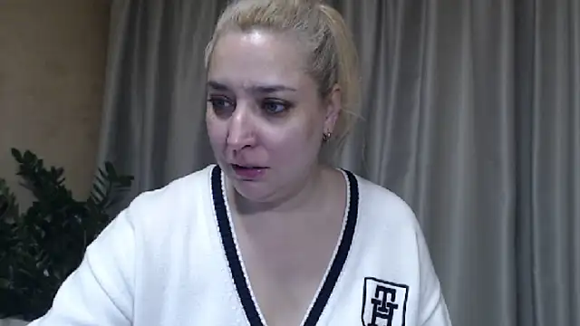 Snapshot of sweetpussy13 chatting on 11/22/25, 08:46 sweetpussy13 online show from 11/22/25, 08:46