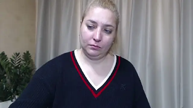 Snapshot of sweetpussy13 chatting on 03/17/26, 06:39 sweetpussy13 online show from 03/17/26, 06:39