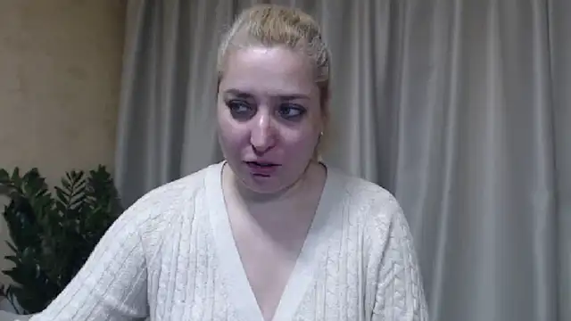 Snapshot of sweetpussy13 chatting on 03/18/26, 06:49 sweetpussy13 online show from 03/18/26, 06:49