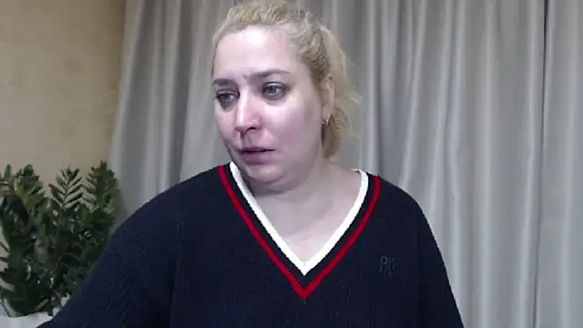 Snapshot of sweetpussy13 chatting on 03/25/26, 06:52 sweetpussy13 online show from 03/25/26, 06:52