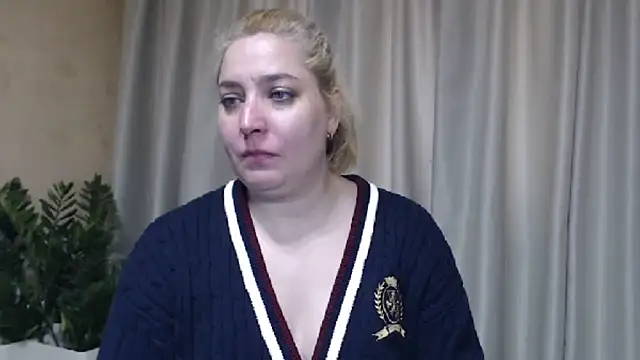 Snapshot of sweetpussy13 chatting on 03/28/26, 06:46 sweetpussy13 online show from 03/28/26, 06:46