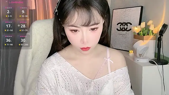 Snapshot of Anna25899 chatting on 12/16/25, 05:23 Anna25899 online show from 12/16/25, 05:23