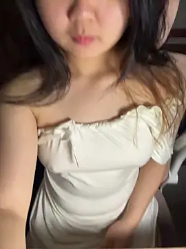 Snapshot of ZBB62 chatting on 12/15/25, 02:32 ZBB62 online show from 12/15/25, 02:32