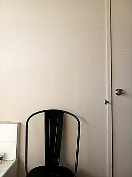 Snapshot of Niudla chatting on 12/17/25, 06:30 Niudla online show from 12/17/25, 06:30