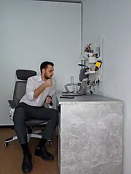 Snapshot of Lovebackground chatting on 12/27/24, 11:28 Lovebackground online show from 12/27/24, 11:28