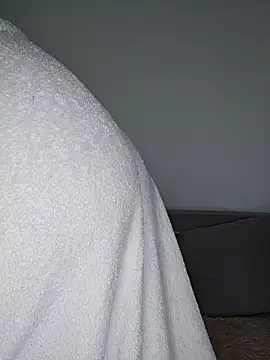 Snapshot of Lovebackground chatting on 02/08/25, 11:22 Lovebackground online show from 02/08/25, 11:22