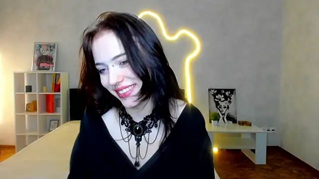 Snapshot of tata__goth chatting on 12/17/25, 08:31 tata goth online show from 12/17/25, 08:31