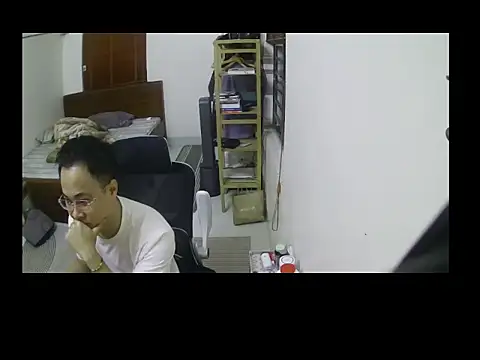 Snapshot of battman4488 chatting on 12/14/25, 11:04 battman4488 online show from 12/14/25, 11:04