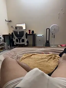 Snapshot of battman4488 chatting on 12/18/25, 02:45 battman4488 online show from 12/18/25, 02:45