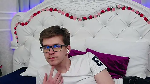 NickJohnas online show from 04/12/26, 06:35