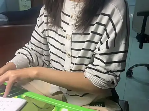 Snapshot of Chichi_86 chatting on 12/16/25, 07:02 Chichi 86 online show from 12/16/25, 07:02