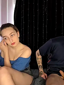 Snapshot of FoxyToxy chatting on 12/14/25, 03:23 FoxyToxy online show from 12/14/25, 03:23