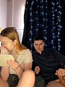 Snapshot of FoxyToxy chatting on 12/19/25, 02:40 FoxyToxy online show from 12/19/25, 02:40