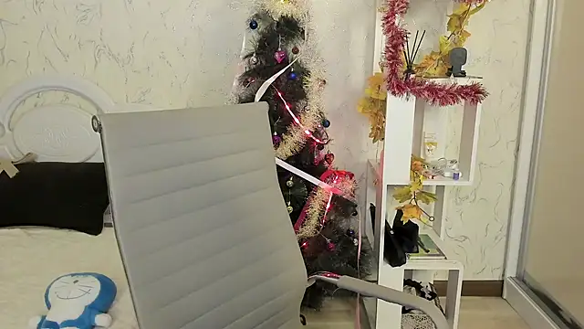 Snapshot of amiya_cute chatting on 12/21/25, 12:23 amiya cute online show from 12/21/25, 12:23