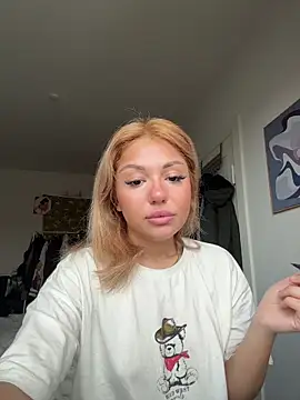 SilkyMira online show from 12/22/25, 11:18