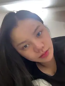 Snapshot of leo-kitty chatting on 12/18/25, 10:32 leo-kitty online show from 12/18/25, 10:32