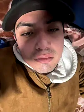 Snapshot of SilvaGF229 chatting on 12/14/25, 10:14 SilvaGF229 online show from 12/14/25, 10:14