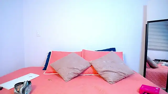 Snapshot of Parislennon chatting on 01/17/26, 12:59 Parislennon online show from 01/17/26, 12:59