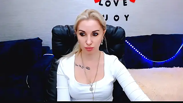 Snapshot of Hanna--Sweet chatting on 12/19/25, 10:33 Hanna--Sweet online show from 12/19/25, 10:33