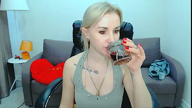 Hanna--Sweet online show from 05/15/26, 10:55