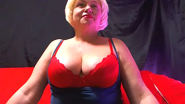 NaughtyMILF4UX online show from 01/18/26, 10:30