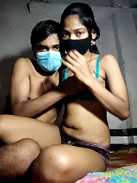 Snapshot of realcouple71 chatting on 12/17/25, 09:04 realcouple71 online show from 12/17/25, 09:04