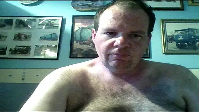 Snapshot of mrhardcock12 chatting on 04/25/26, 02:14 mrhardcock12 online show from 04/25/26, 02:14
