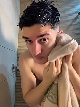 Snapshot of Valentino_ceratti chatting on 12/18/25, 03:12 Valentino ceratti online show from 12/18/25, 03:12