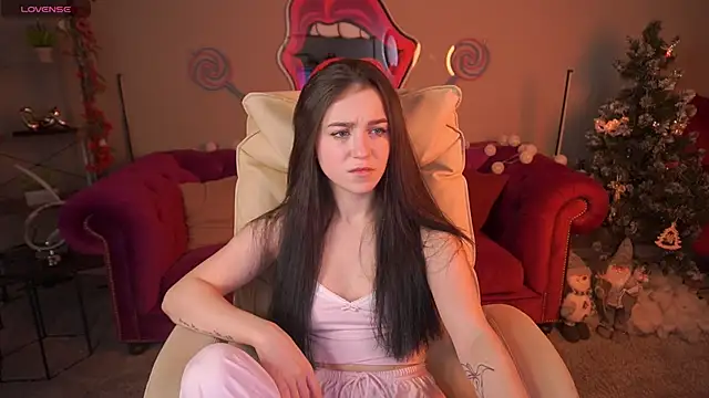 Snapshot of OliviaDesire chatting on 12/18/25, 09:43 OliviaDesire online show from 12/18/25, 09:43