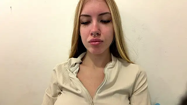 Snapshot of Humble_Peach chatting on 01/09/26, 04:21 Humble Peach online show from 01/09/26, 04:21