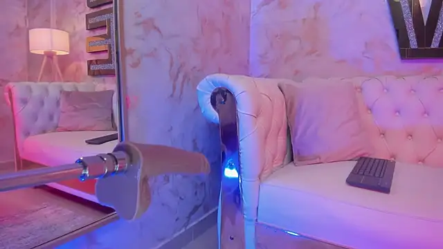 Snapshot of cheekybitch_ chatting on 12/20/25, 03:57 cheekybitch online show from 12/20/25, 03:57