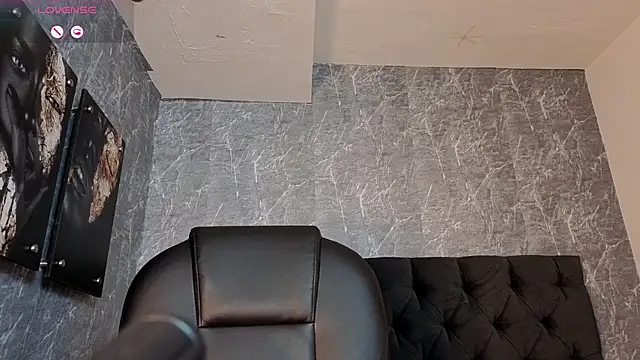 Snapshot of scarletbaker__ chatting on 12/15/25, 04:00 scarletbaker online show from 12/15/25, 04:00